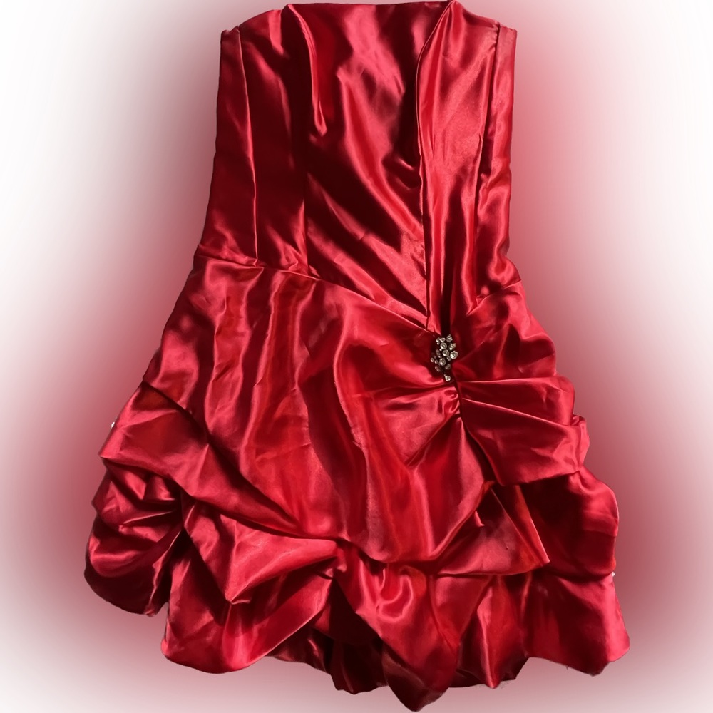 Short red Bridesmaid/Prom/Cocktail dress. Size small.